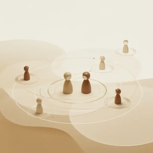 Sechs Holzfiguren in verschiedenen Brauntönen sind auf einem beigen Hintergrund mit sich überlappenden kreisförmigen Linien verteilt, was auf soziale Verbindungen oder ein Netzwerk hindeutet – eine passende visuelle Metapher für das „Führungstraining für Führungskräfte“. Die Darstellung ist im minimalistischen, abstrakten Stil gehalten.